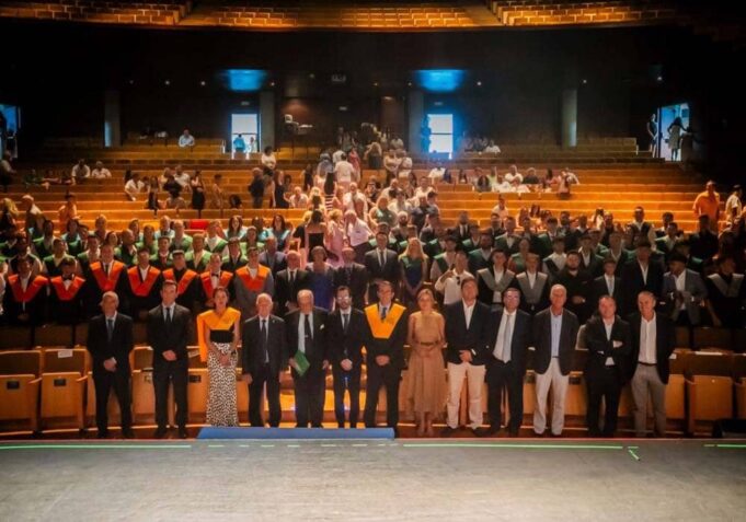 El acto de clausura y la entrega de becas al alumnado de Campomar se llevó a cabo en el Teatro Auditorio de Roquetas de Mar El acto de clausura y la entrega de becas al alumnado de Campomar se llevó a cabo en el Teatro Auditorio de Roquetas de Mar