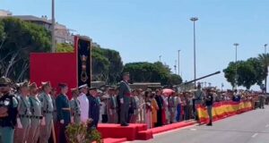 En Adra, la consejera Carmen Crespo asiste al Jura de Bandera del personal civil En Adra, la consejera Carmen Crespo asiste al Jura de Bandera del personal civil