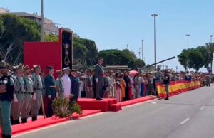 En Adra, la consejera Carmen Crespo asiste al Jura de Bandera del personal civil En Adra, la consejera Carmen Crespo asiste al Jura de Bandera del personal civil