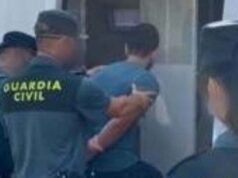 En Níjar, la Guardia Civil arresta a un delincuente violento que cometió ocho robos mediante el método del tirón La Guardia Civil detiene a un violento delincuente que cometió ocho robos por el método del tirón en Níjar