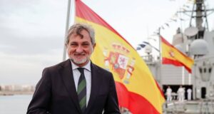 En el Puerto de Almería, la Fragata Canarias lleva a cabo el Solemne Arriado de la Bandera En el Puerto de Almería, la Fragata Canarias lleva a cabo el Solemne Arriado de la Bandera