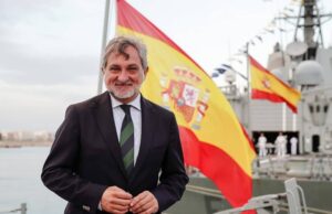 En el Puerto de Almería, la Fragata Canarias lleva a cabo el Solemne Arriado de la Bandera En el Puerto de Almería, la Fragata Canarias lleva a cabo el Solemne Arriado de la Bandera