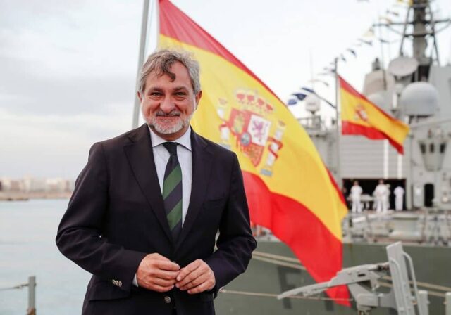 En el Puerto de Almería, la Fragata Canarias lleva a cabo el Solemne Arriado de la Bandera En el Puerto de Almería, la Fragata Canarias lleva a cabo el Solemne Arriado de la Bandera