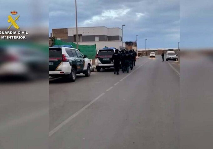 En el poniente de Almería, la Guardia Civil lleva a cabo una acción operativa para combatir el cultivo de marihuana La Guardia Civil desarrolla una operación contra el cultivo de marihuana en el poniente almeriense