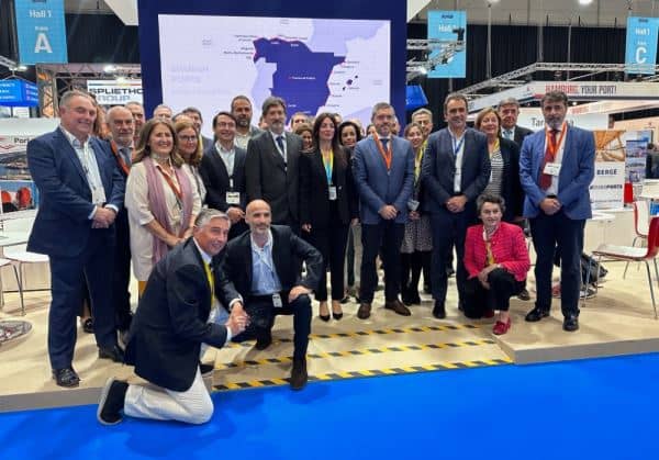 En la feria de Róterdam, el Puerto de Almería exhibe el potencial de su dársena comercial.