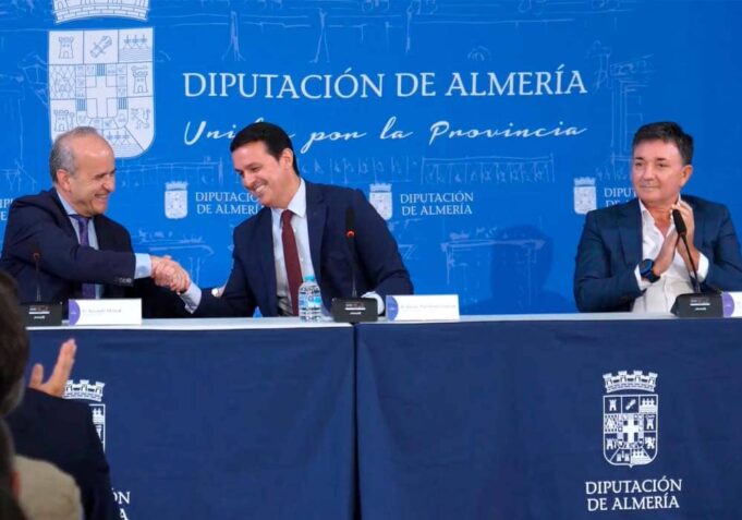 Reunión de los directores de los centros de toda España de la UNED en Almería Reunión de los directores de los centros de toda España de la UNED en Almería