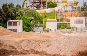 Continuan las obras del futuro pumptrack de Roquetas, junto al Acuario Continuan las obras del futuro pumptrack de Roquetas, junto al Acuario
