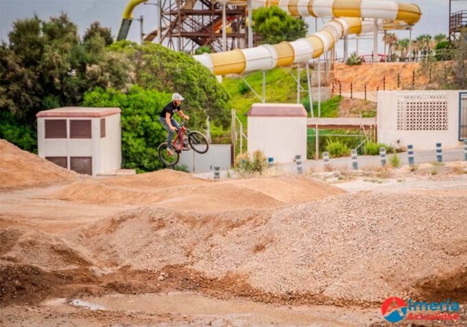 Continuan las obras del futuro pumptrack de Roquetas, junto al Acuario Continuan las obras del futuro pumptrack de Roquetas, junto al Acuario