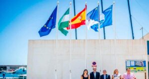 El puerto de Roquetas de Mar recibe la bandera azul como reconocimiento a la alta calidad de sus instalaciones El puerto de Roquetas de Mar recibe la bandera azul como reconocimiento a la alta calidad de sus instalaciones