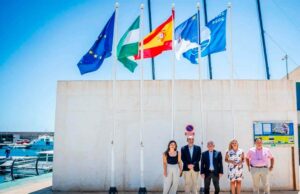 El puerto de Roquetas de Mar recibe la bandera azul como reconocimiento a la alta calidad de sus instalaciones El puerto de Roquetas de Mar recibe la bandera azul como reconocimiento a la alta calidad de sus instalaciones