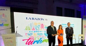Los XII Premios Turismo de La Razón otorgan el galardón al Mejor Destino de Costa al Ayuntamiento de Roquetas Los XII Premios Turismo de La Razón otorgan el galardón al Mejor Destino de Costa al Ayuntamiento de Roquetas