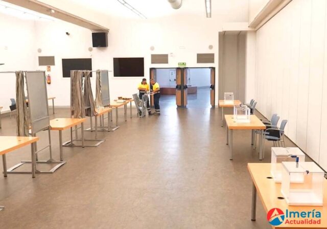 Para las elecciones del 23 de Julio el Ayuntamiento de Roquetas está finalizando el traslado de 48 centros electorales para adaptarlos a instalaciones climatizadas Para las elecciones del 23 de Julio el Ayuntamiento de Roquetas está finalizando el traslado de 48 centros electorales para adaptarlos a instalaciones climatizadas