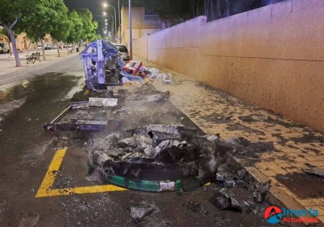 El Consorcio del Sector II y el Ayto de Huércal de Almería denuncian la quema de contenedores