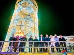 El tradicional encendido y la inauguración del Belén en Roquetas de Mar da la bienvenida a la Navidad