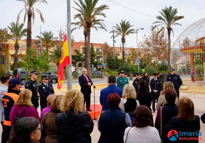 En el día de la constitución, Vícar rinde homenaje al “Espíritu de concordia”