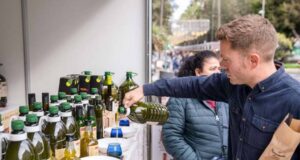 En su nueva ubicación, La Plaza de las Velas, la Feria «Sabores Almería» sorprende a los almerienses