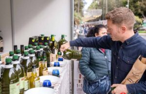 En su nueva ubicación, La Plaza de las Velas, la Feria «Sabores Almería» sorprende a los almerienses