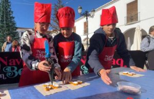 La programación de Navidad comienza en Berja con un taller de bombones de chocolate