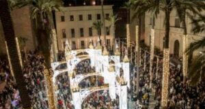 La programación de Navidad de Almería comienza con un teatro aéreo, luces accesibles y propuestas para toda la familia