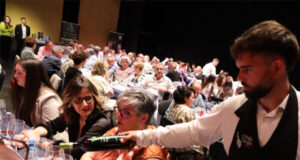 Cata de Vinos en el teatro auditorio con motivo de la Festividad en honor a San Marcos El Teatro Auditorio acoge una exclusiva cata de vinos como parte de los festejos de San Marcos