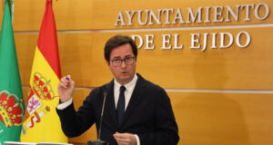 El alcalde de El Ejido pide al Ejecutivo la rectificación inmediata de la Orden de Módulos del BOE que excluye a los agricultores de El Ejido de las bonificaciones fiscales El alcalde de El Ejido exige al Gobierno rectificar la Orden de Módulos que discrimina fiscalmente a sus agricultores