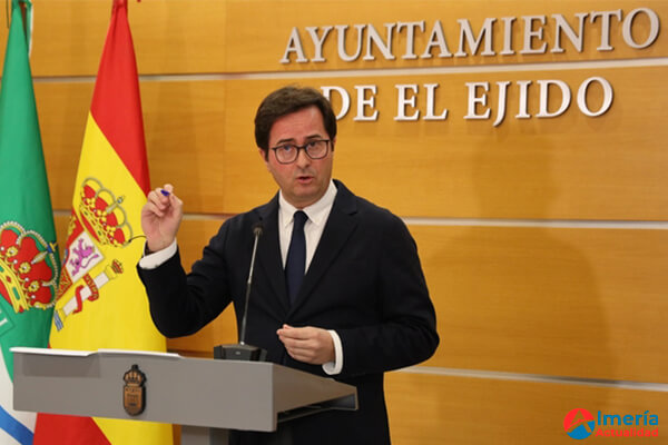 El alcalde de El Ejido pide al Ejecutivo la rectificación inmediata de la Orden de Módulos del BOE que excluye a los agricultores de El Ejido de las bonificaciones fiscales El alcalde de El Ejido exige al Gobierno rectificar la Orden de Módulos que discrimina fiscalmente a sus agricultores