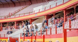Gran Fritá Roquetera congrega a multitud de participantes para destacar la gastronomía local, informa el Ayuntamiento de Roquetas de Mar