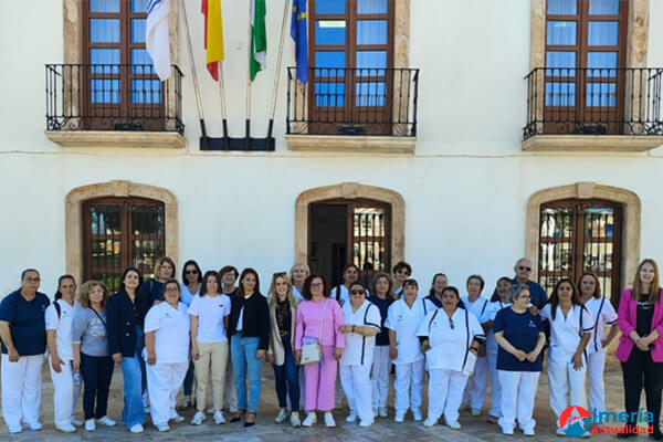 Organizada en la Plaza Mayor de Albox una jornada dedicada a la salud y el bienestar de los mayores Albox vuelca su atención en los mayores con una jornada de salud y bienestar en la Plaza Mayor