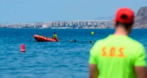 Playas de Almería Seguras en Semana Santa: Socorristas Activos de Jueves Santo a Domingo de Resurrección