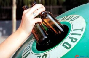 Vícar impulsa el reciclaje de vidrio con la colocación de 21 contenedores nuevos