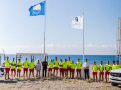 Banderas Azules ondearán nuevamente en Agua Amarga y San José Agua Amarga y San José reafirman su excelencia costera con la renovación de sus Banderas Azules.