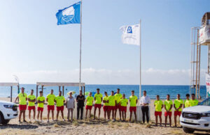 Banderas Azules ondearán nuevamente en Agua Amarga y San José Agua Amarga y San José reafirman su excelencia costera con la renovación de sus Banderas Azules.