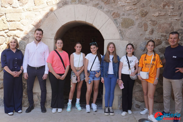 El Ayuntamiento de Carboneras y el IAJ transforman el Castillo de San Andrés en la sede de un Escape Room Aquí te presento tres titulares alternativos: "El Castillo de San Andrés de Carboneras se reinventa como innovador Escape Room gracias al IAJ