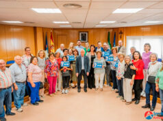 El Ayuntamiento de Roquetas destaca a los ganadores del certamen de Cruces de Mayo con la entrega de galardones por parte del alcalde El alcalde de Roquetas preside la ceremonia de premios a las mejores Cruces de Mayo del municipio