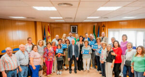 El Ayuntamiento de Roquetas destaca a los ganadores del certamen de Cruces de Mayo con la entrega de galardones por parte del alcalde El alcalde de Roquetas preside la ceremonia de premios a las mejores Cruces de Mayo del municipio