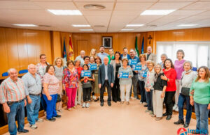 El Ayuntamiento de Roquetas destaca a los ganadores del certamen de Cruces de Mayo con la entrega de galardones por parte del alcalde El alcalde de Roquetas preside la ceremonia de premios a las mejores Cruces de Mayo del municipio