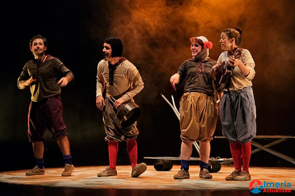 El teatro Apolo acogió un recorrido ágil por los reinados y obras emblemáticas de la época dorada con La loca historia del Siglo de Oro El teatro Apolo revive la época dorada española con 'La loca historia del Siglo de Oro