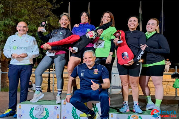 En la Carrera Solidaria contra el Cáncer de Albox se imponen Juan Manuel Tejada y Raquel Martínez Juan Manuel Tejada y Raquel Martínez triunfan en la Carrera Solidaria contra el Cáncer de Albox