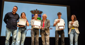 IES La Puebla y el Ayuntamiento de Vícar reconocen a Anastasia Dmytriv y Eligijus Krasnekovas con un homenaje oficial Vícar premia el esfuerzo: Anastasia Dmytriv y Eligijus Krasnekovas, ejemplo de superación para el IES La Puebla