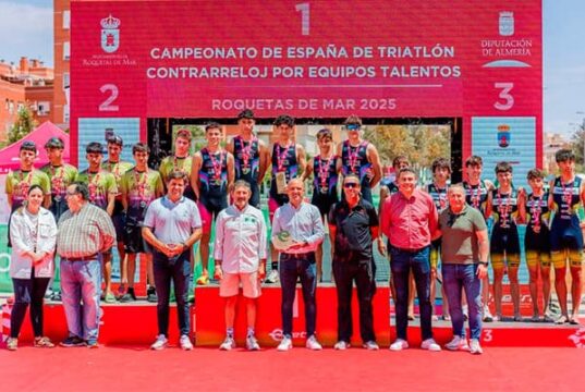 Náutico de Narón se corona campeón de la Copa de la Reina Iberdrola de Triatlón, mientras Peñota Dental Alusigma conquista la Copa del Rey en Roquetas de Mar Náutico de Narón y Peñota Dental Alusigma se alzan con las Copas de la Reina y del Rey de Triatlón en Roquetas