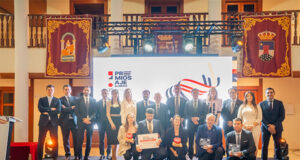 Roquetas de Mar celebra la 25ª entrega de galardones otorgados por la Asociación de Jóvenes Empresarios de Almería (AJE) y el Ayuntamiento roquetero La Asociación de Jóvenes Empresarios y el Ayuntamiento de Roquetas celebran su 25ª ceremonia de premios