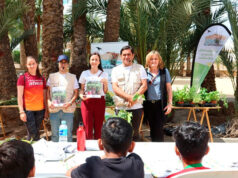 Taller de etnobotánica en el Palmeral, instruye a estudiantes de Vera sobre características y aplicaciones de las plantas Estudiantes de Vera exploran los secretos de las plantas en un taller etnobotánico en el Palmeral