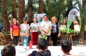 Taller de etnobotánica en el Palmeral, instruye a estudiantes de Vera sobre características y aplicaciones de las plantas Estudiantes de Vera exploran los secretos de las plantas en un taller etnobotánico en el Palmeral